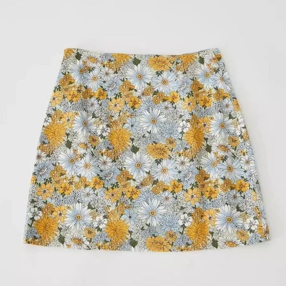 *NWOT UO Darren Notched Linen Mini Skirt size small - Picture 2 of 9